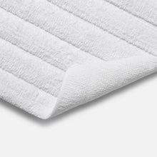 Load image into Gallery viewer, Tufted Bath Rug